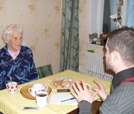 НЕНУЖНЫЕ ЛЮДИ. Бабушка Надя о проблемах говорить не любит…