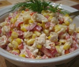 Салат с ананасами  и курицей