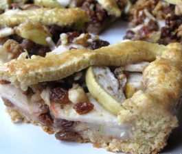 Яблочный пирог с изюмом