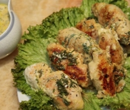 Куриные рулетики в сметанном соусе