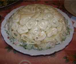 Салат в блинчиках 