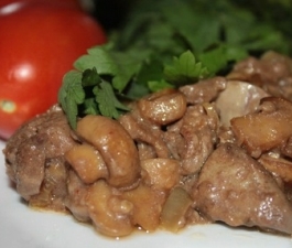 Печень куриная с грибами 